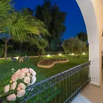 Helen&Theo Studios